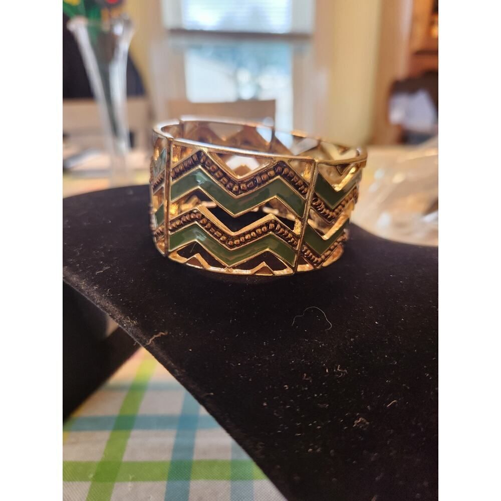 Green Aztec Geometric Modern Stretch Wide Bracelet Gold Tone - Picture 3 of 4